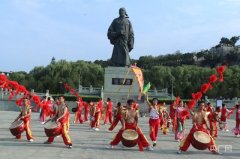 这种成煤过程中取煤层伴生的黑灰色岩