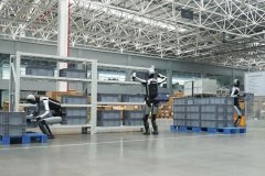 实现人形机械人单机自从和群体协同的螺旋式进